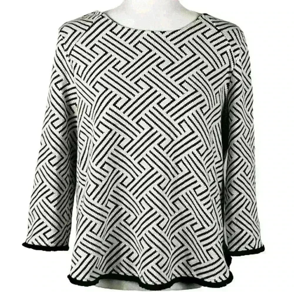 W5 Knit Top Geometric Scoop Neck High Low Black White Zip Back 3/4 Sleeve Cotton